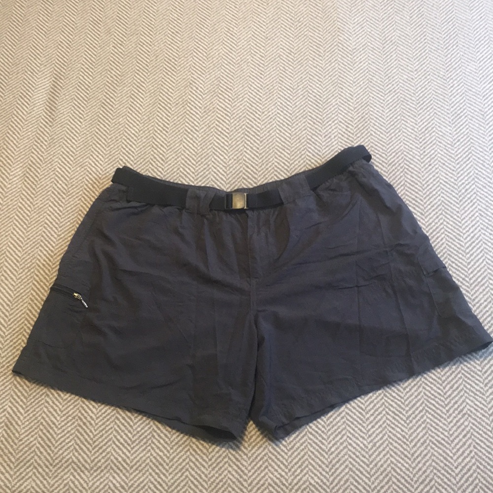 Columbia Omni shade short 6”